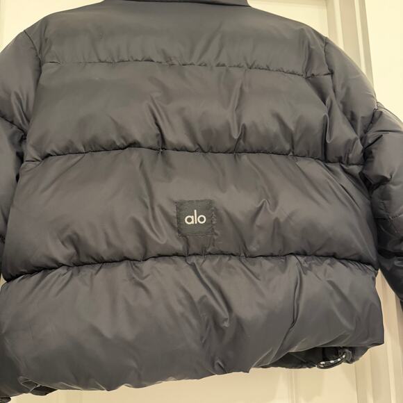 Alo Yoga Gold Rush Puffer in Black Size Medium - Picture 6 of 9